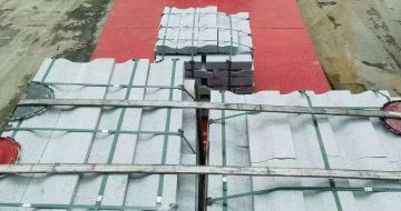 临沧 芝麻白仿形加直形路沿石出货日常