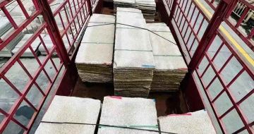 临沧 黄金麻花岗岩荔枝面，光面毛板装车完成