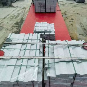 临沧 芝麻白仿形加直形路沿石出货日常