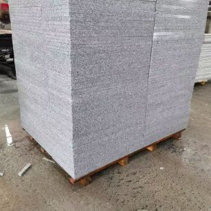 临沧 芝麻白火烧面1.8厚300*600地铺石，尺寸标准，厚薄均匀