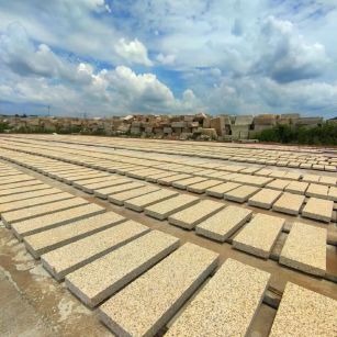 临沧 黄金麻花岗岩荔枝面地铺石防护中