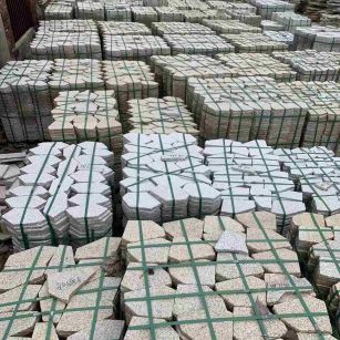 临沧 黄金麻白麻花岗岩荔枝面地铺石(冰裂纹)