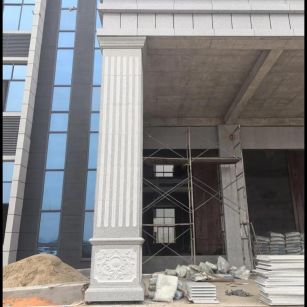 临沧 芝麻白光面花岗岩门楼大柱（罗马柱）配雕花底座