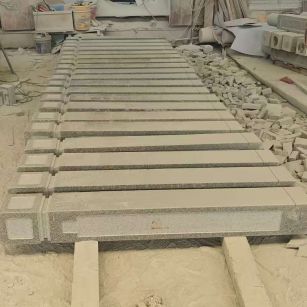 临沧 芝麻白异形加工雕刻-栏杆大柱，方柱