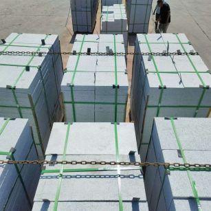 临沧 芝麻白花岗岩5公分地铺石 花岗岩厂家工厂装车日常