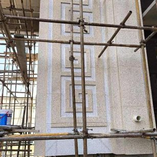 临沧 黄金麻花岗岩别墅外墙干挂回纹造型效果