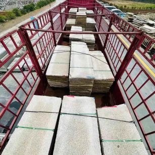 临沧 黄金麻花岗岩荔枝面，光面毛板装车完成