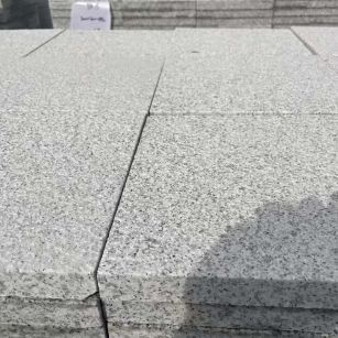 临沧 白麻花岗岩石材推荐 荔枝面地铺石