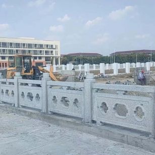 临沧 白麻花岗岩荔枝面河道栏杆