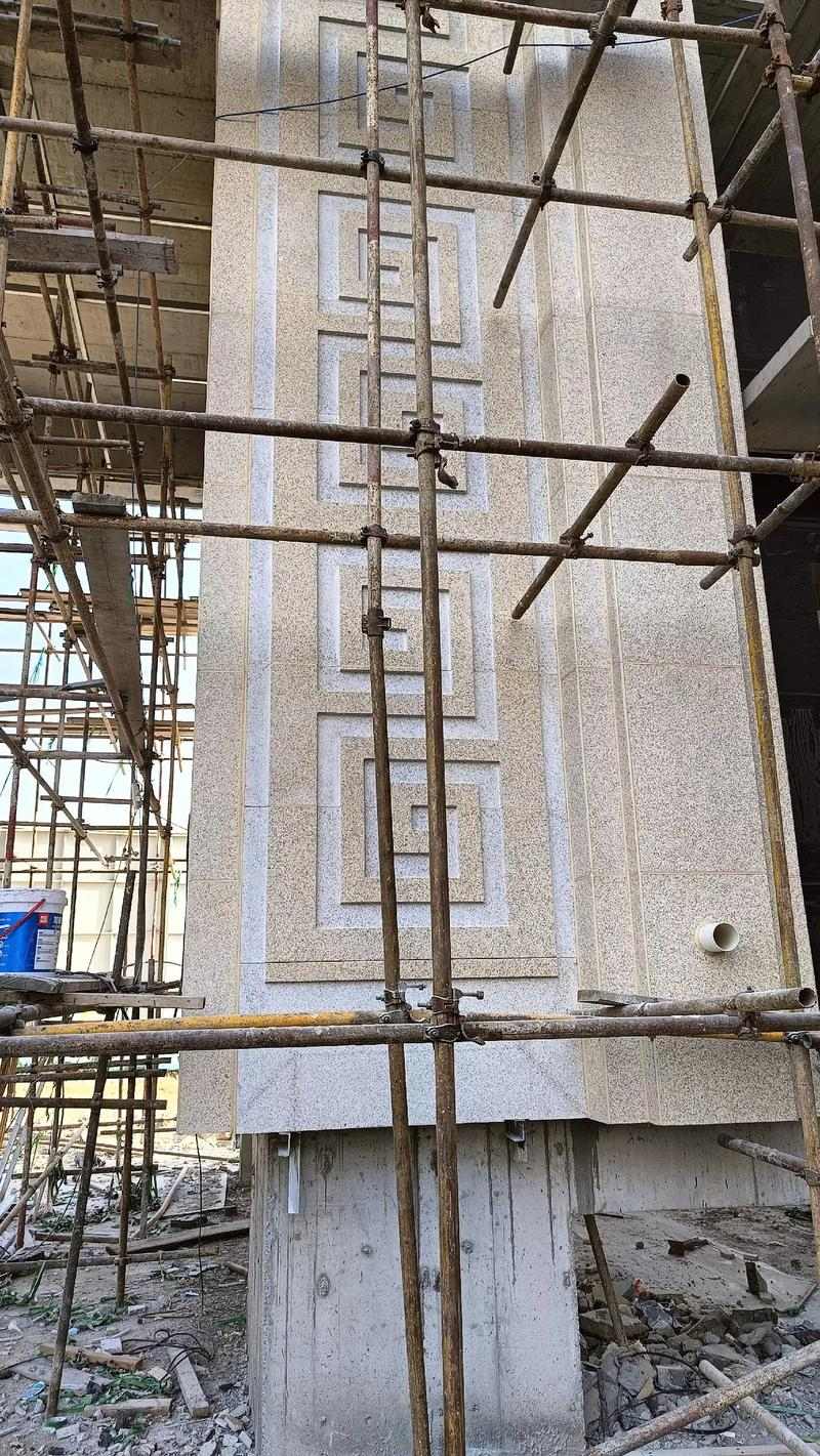 临沧 黄金麻花岗岩别墅外墙干挂回纹造型效果