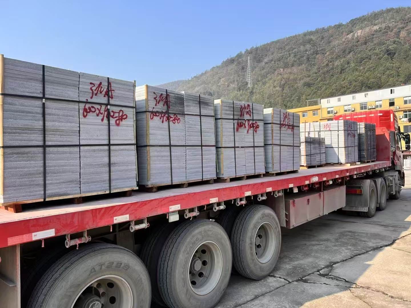 临沧 芝麻灰地铺石出货日常