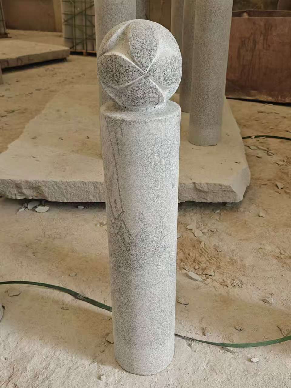 临沧 芝麻白花岗岩石材挡车石柱、停车柱、圆柱挡车柱、方柱挡车柱等