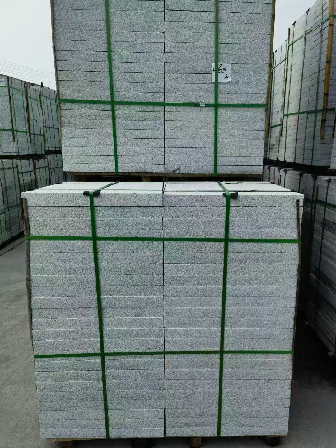 临沧 芝麻白火烧，园林广场市政工程地铺石，1.8~5.0厚均有现货