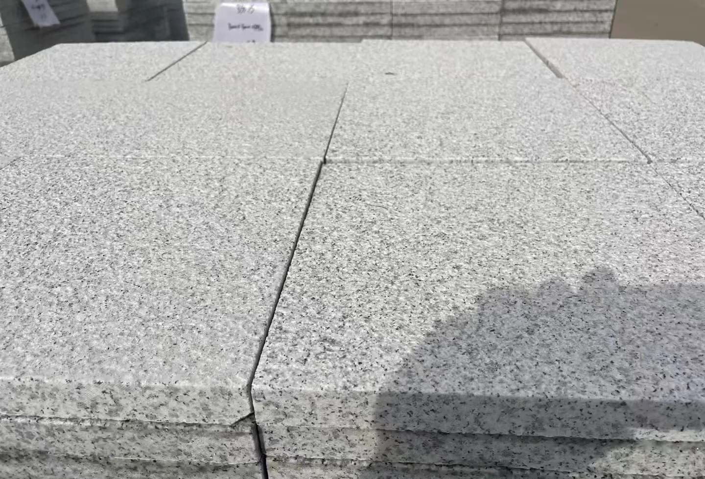 临沧 白麻花岗岩石材推荐 荔枝面地铺石