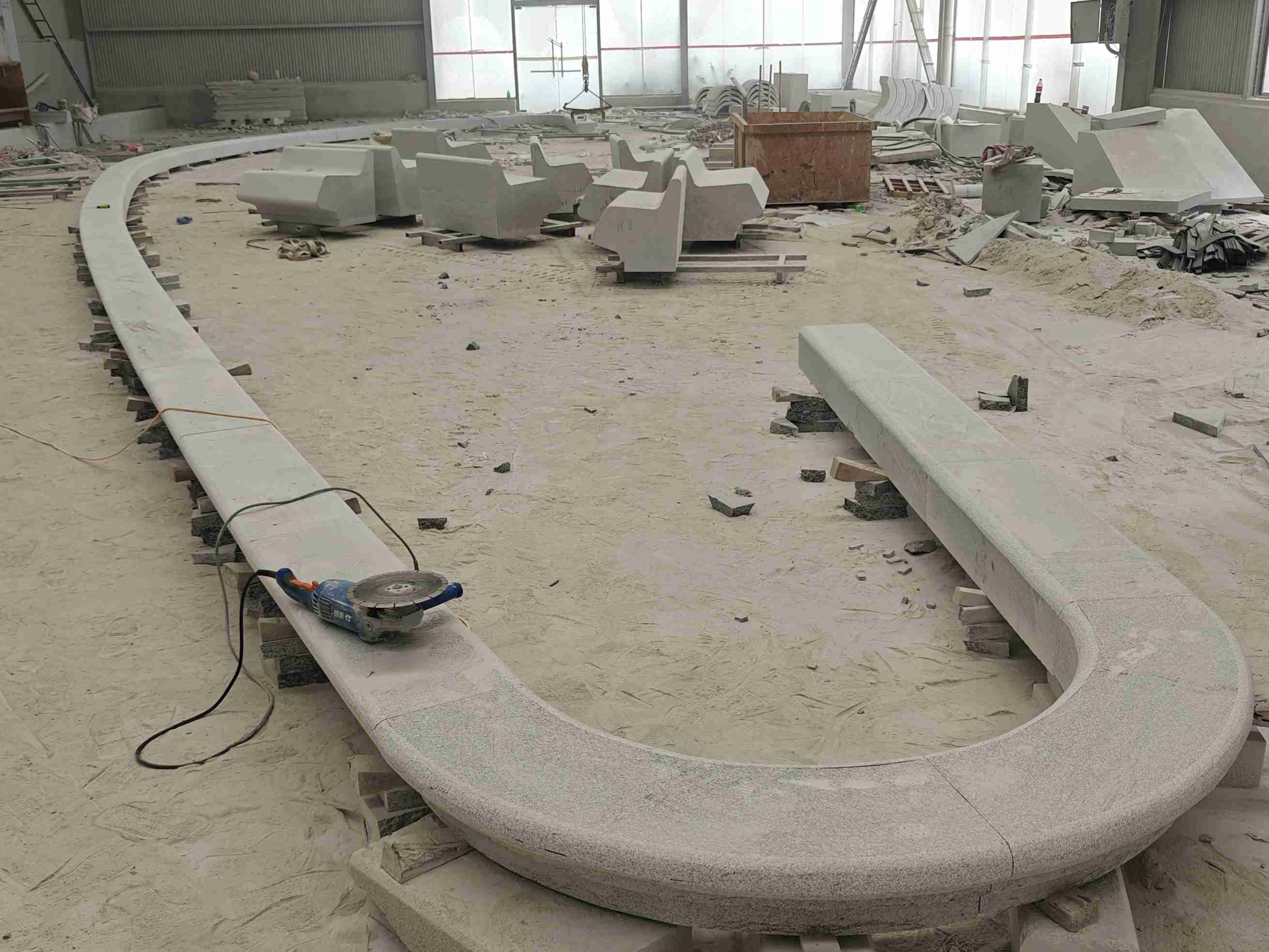 临沧 芝麻白花岗岩弧形花坛石，坐凳石