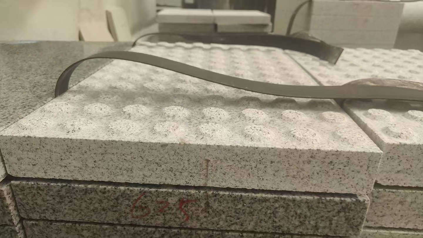 临沧 芝麻白花岗岩6.0公分荔枝面五轴加工雕刻盲点