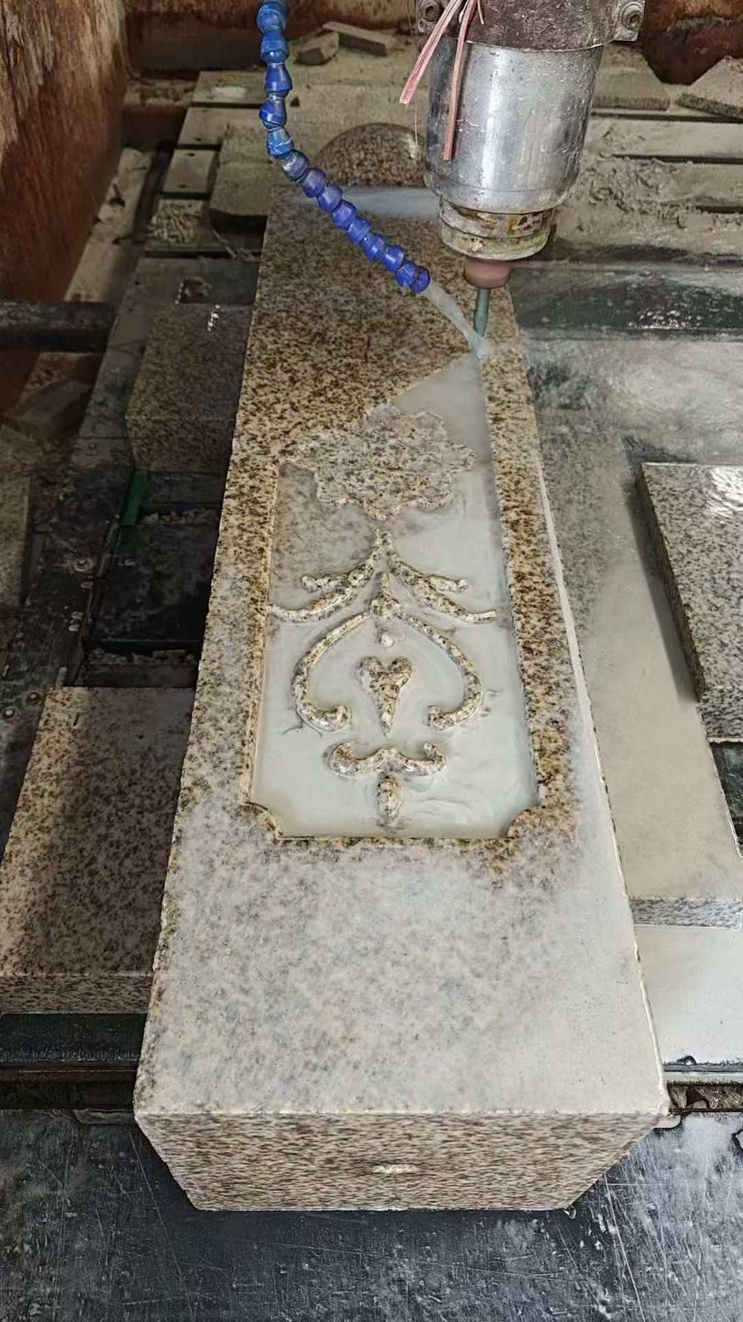 临沧 黄金麻花岗岩异形加工雕刻栏杆大柱