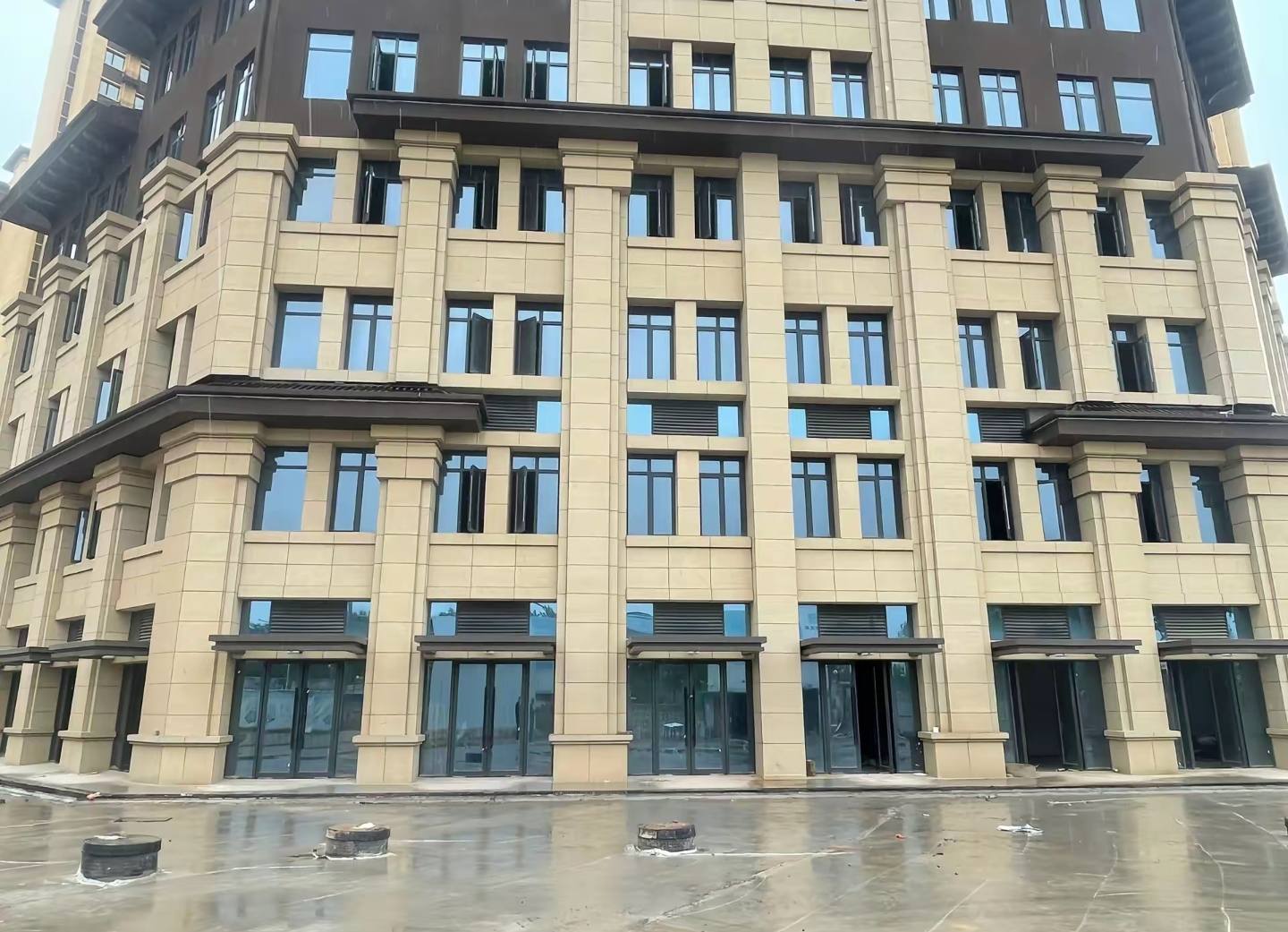 临沧 黄金麻花岗岩荔枝面小区外墙干挂