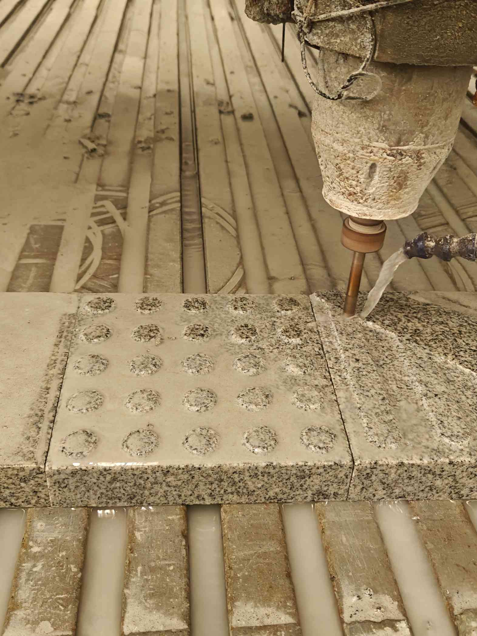 临沧 芝麻白花岗岩石材盲人石、盲道石、盲点石