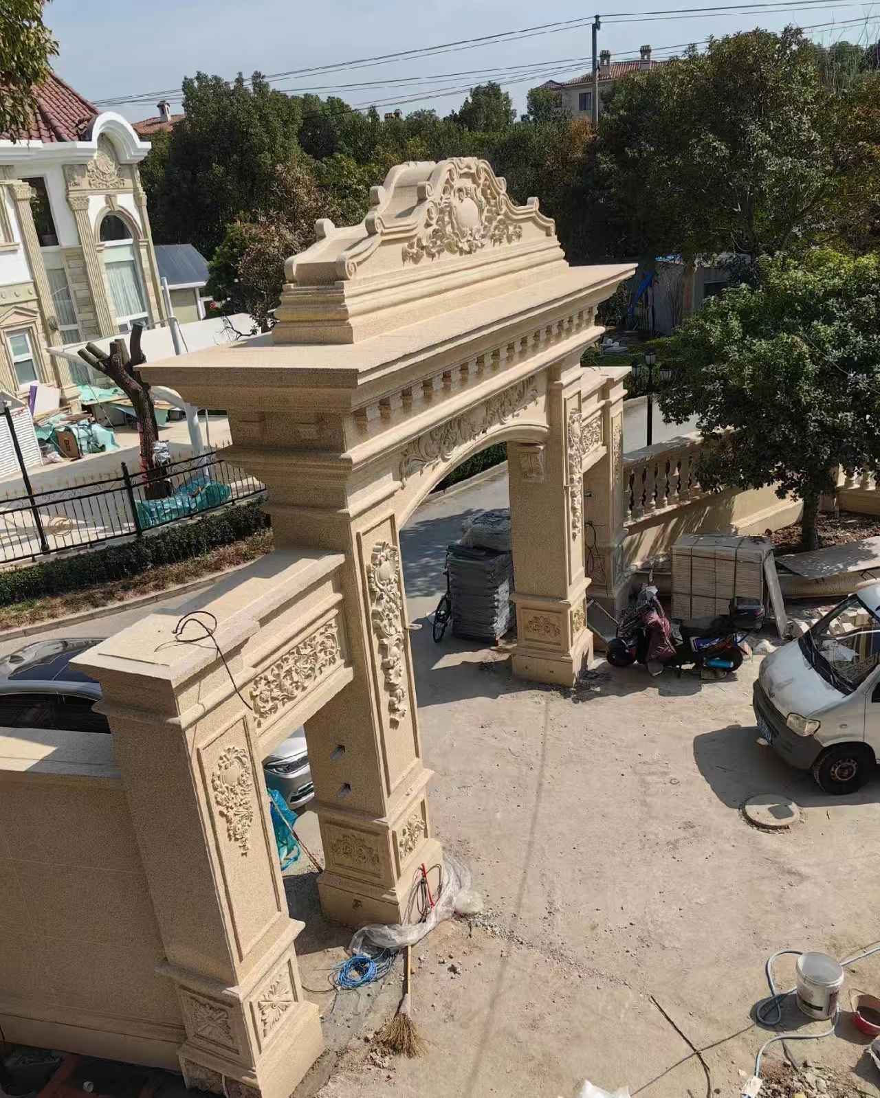 临沧 黄金麻荔枝面花岗岩别墅门楼