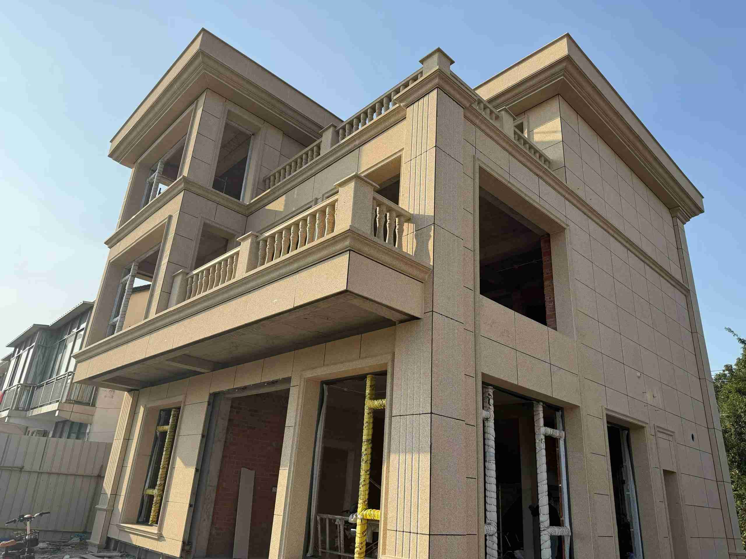 临沧 黄金麻花岗岩石材荔枝面外墙干挂效果展示