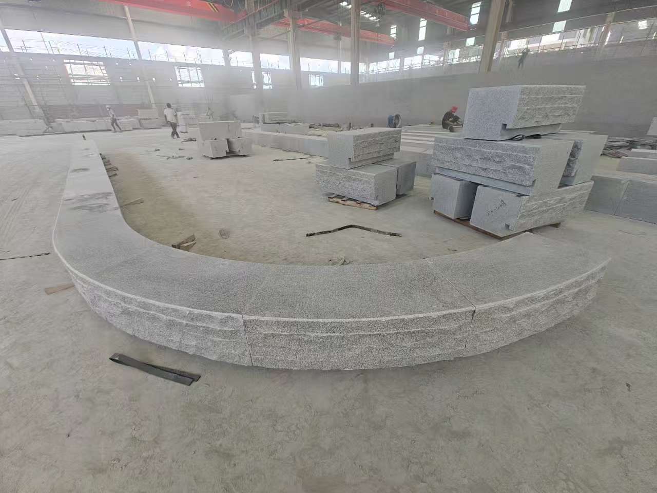 临沧 芝麻白异形坐凳，自然面光面弧形加工