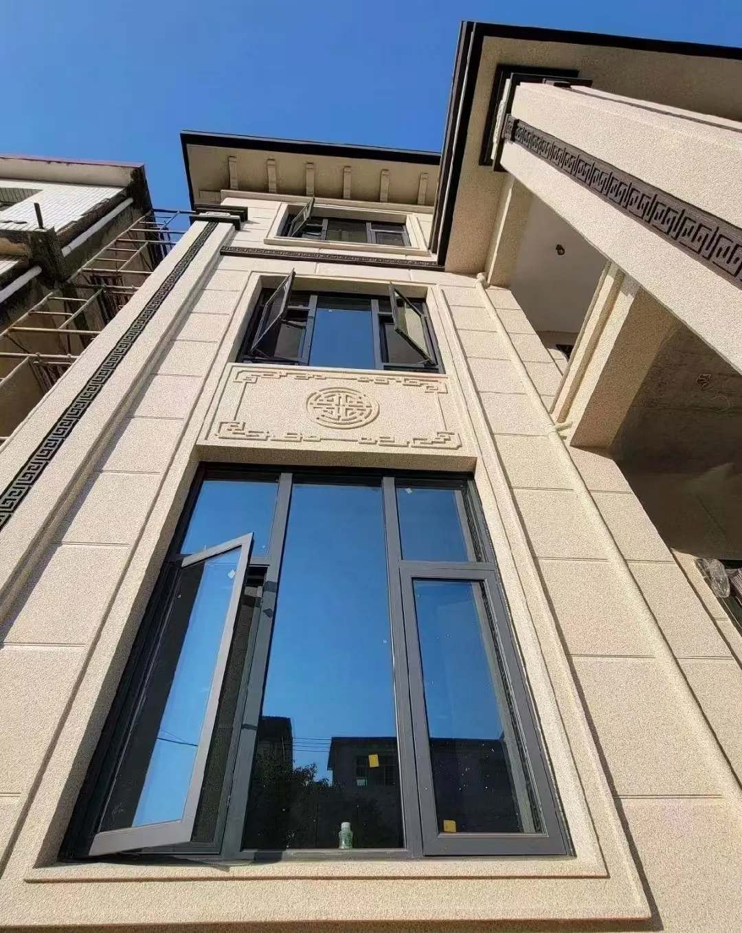 临沧 黄金麻荔枝面别墅外墙干挂效果展示