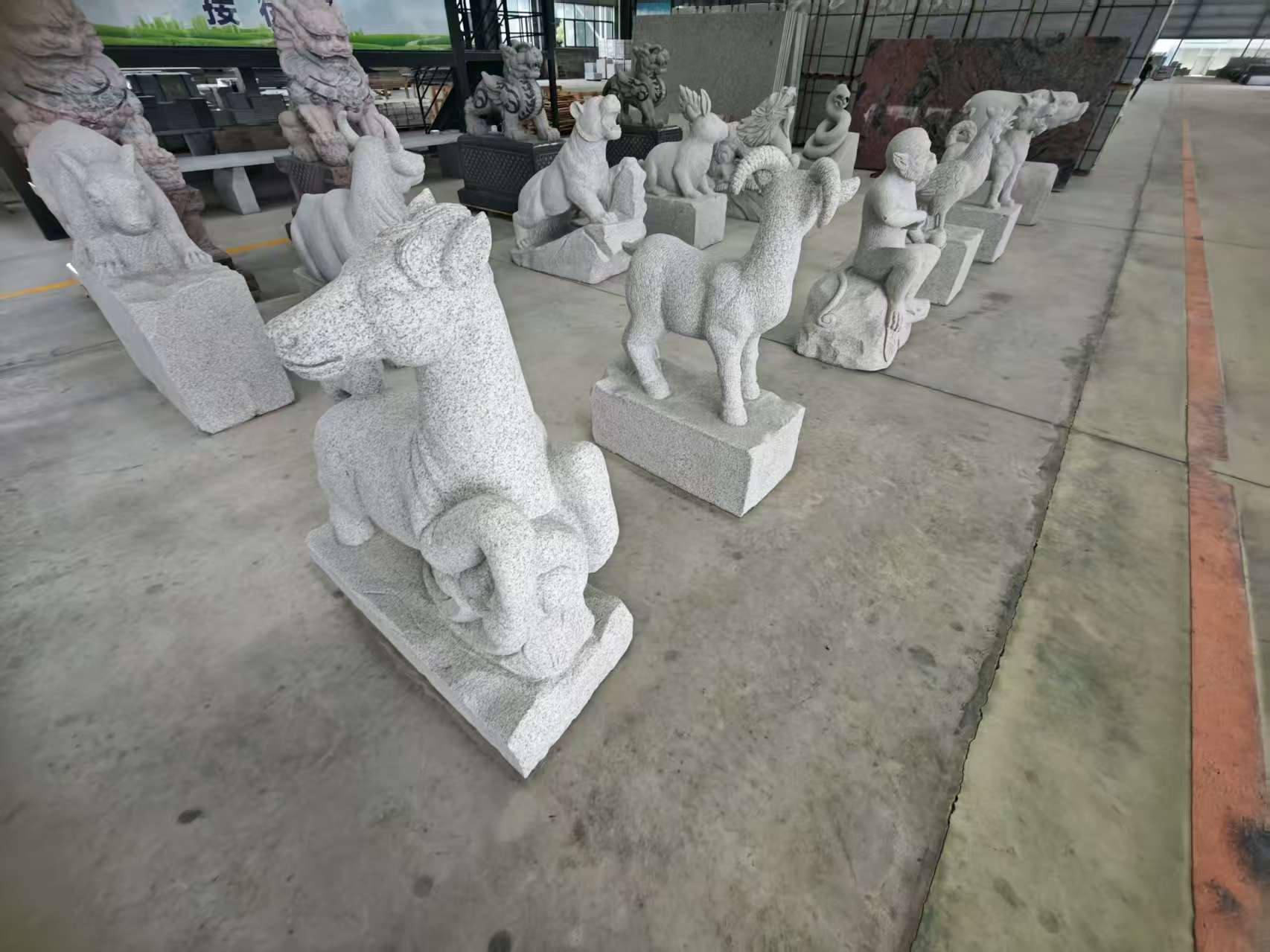 临沧 芝麻白花岗岩造型立体雕刻——十二生肖