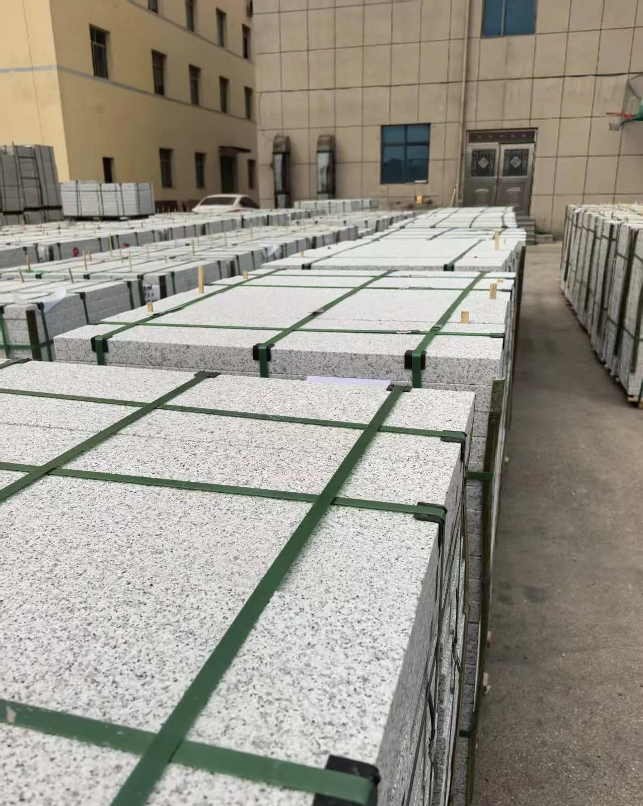 临沧 白麻花岗岩5.0公分荔枝面地铺石