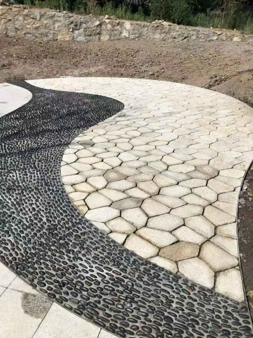 临沧 黄金麻冰裂纹地铺石工地铺装案例