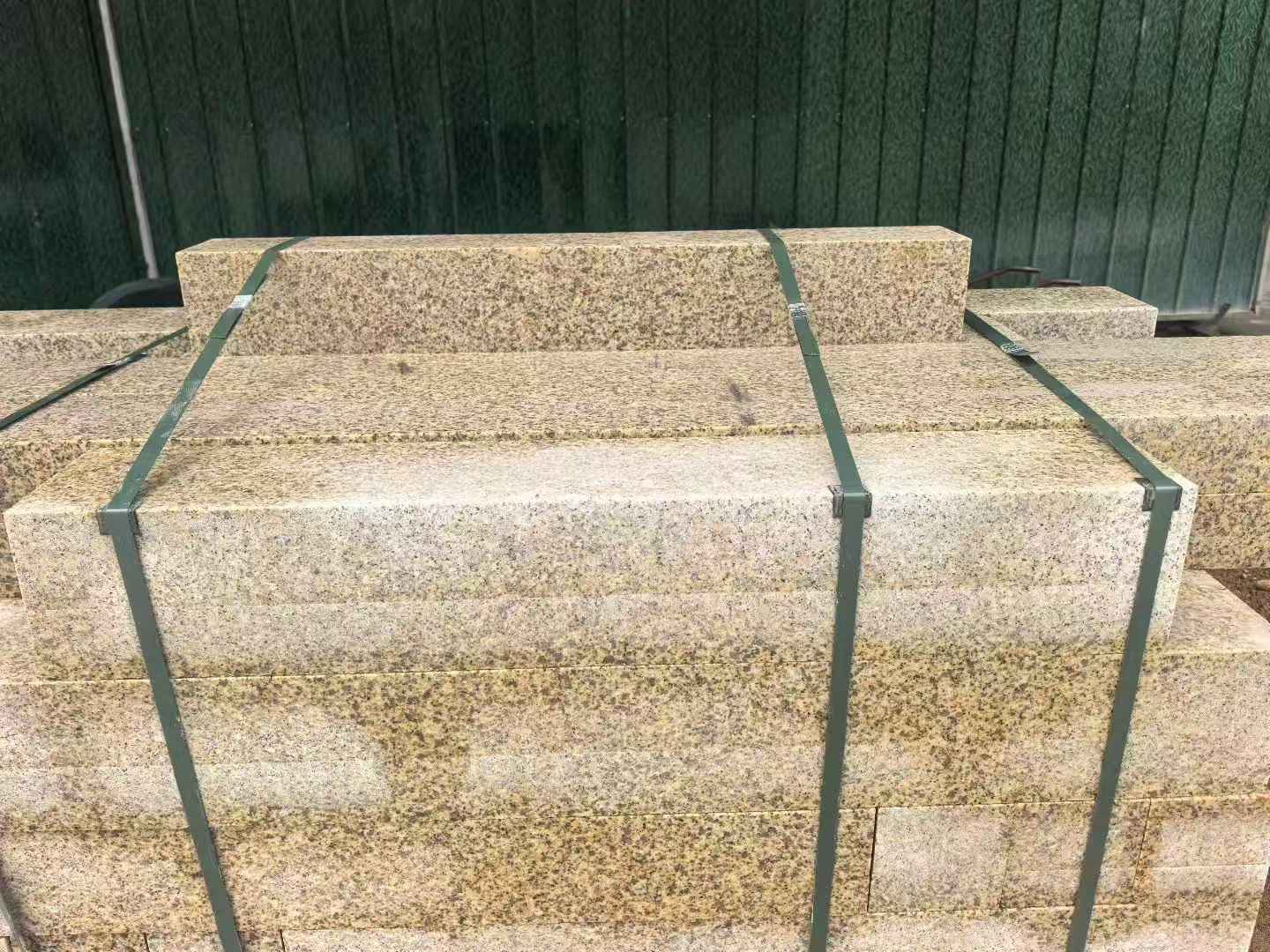 临沧 黄金麻花岗岩石材机切面栏杆料半成品