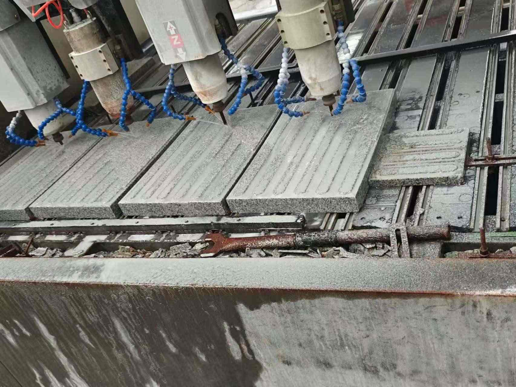 临沧 芝麻白花岗岩荔枝面盲道雕刻