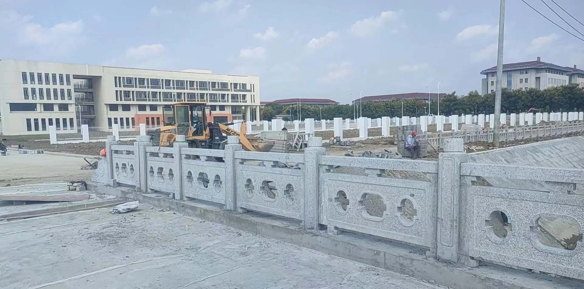 临沧 白麻花岗岩荔枝面河道栏杆