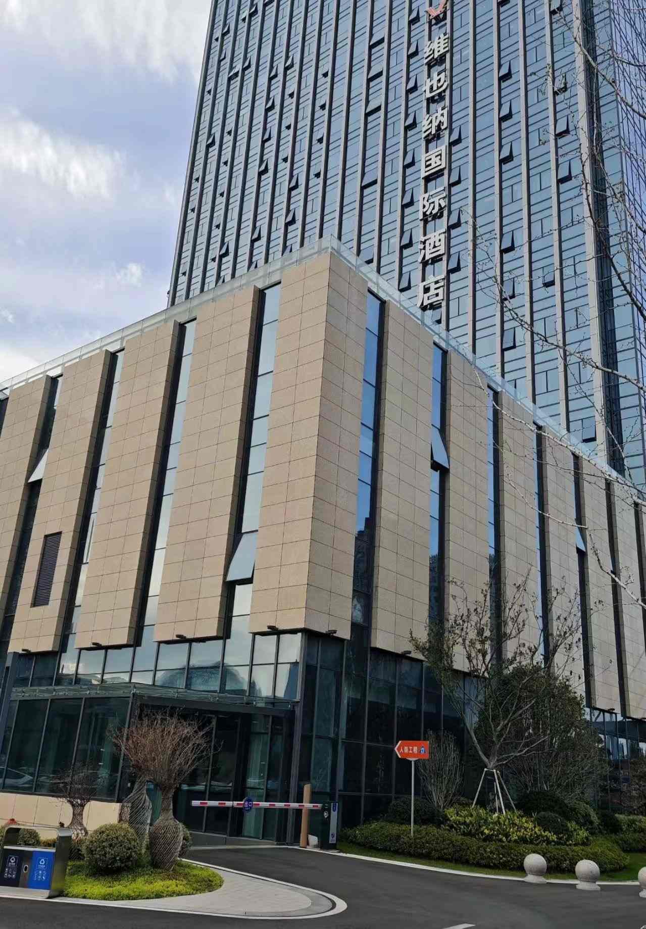 临沧 黄金麻花岗岩外墙干挂