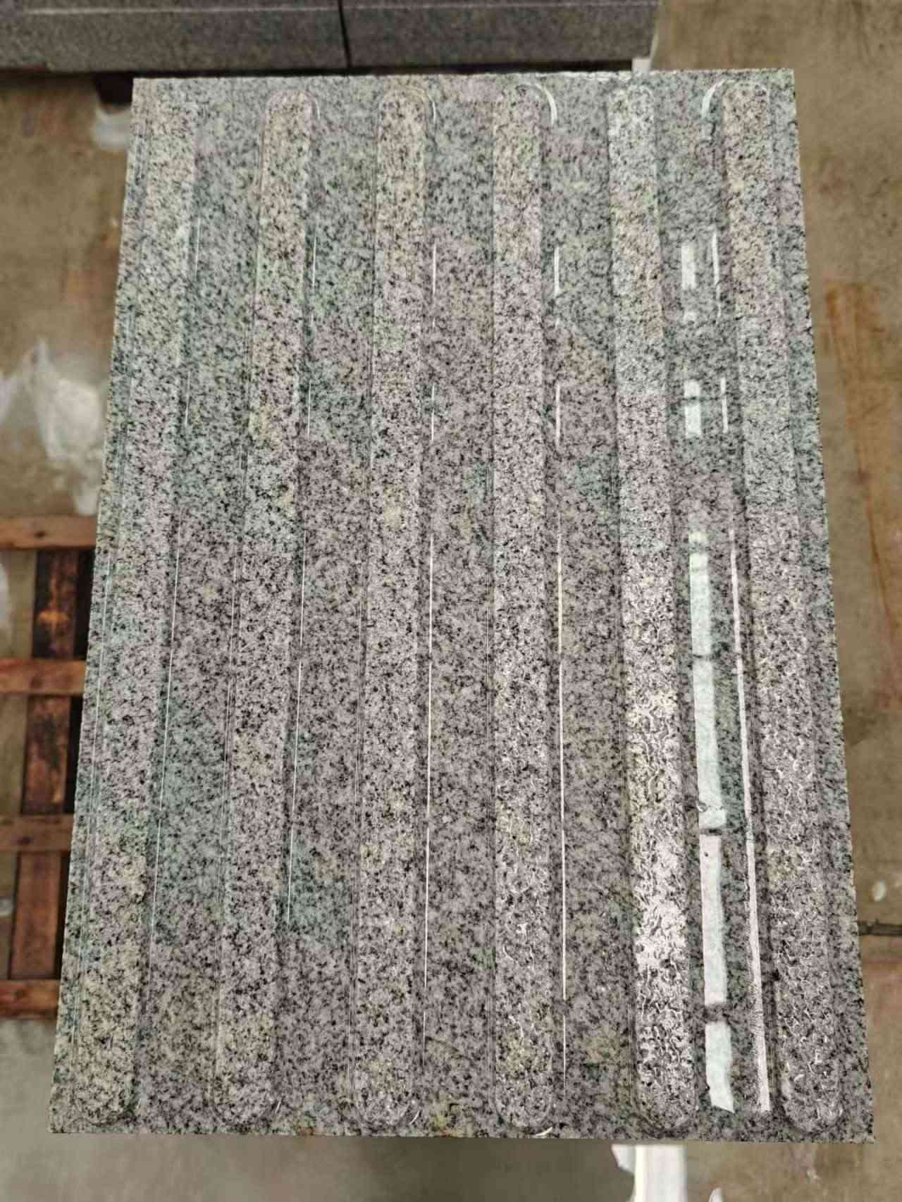 临沧 芝麻白花岗岩荔枝面雕刻盲道，盲条