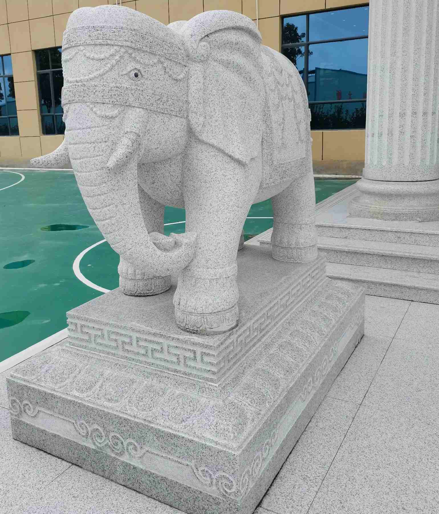 临沧 白麻花岗岩动物异形石雕-大象