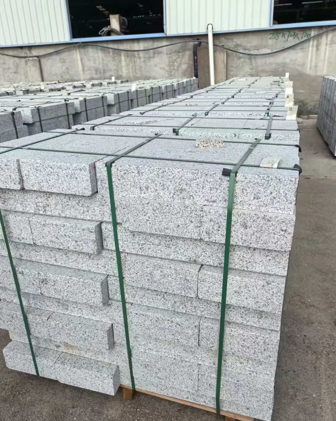 临沧 白麻花岗岩路沿石，弧形路沿石，道牙石，马路牙子，界石，路缘石，平沿石，直岩石，平缘石等