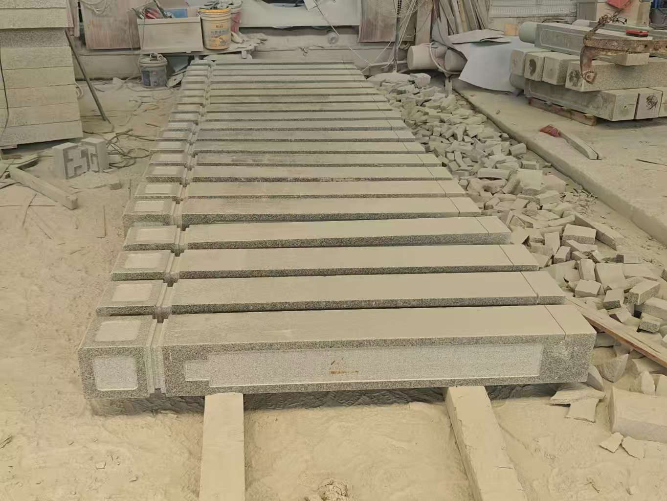 临沧 芝麻白异形加工雕刻-栏杆大柱，方柱