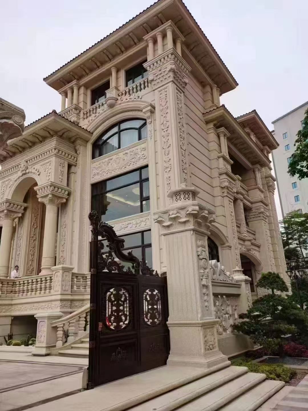 临沧 黄金麻花岗岩别墅外墙干挂效果展示